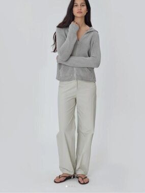 Like new still here New York host pant